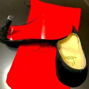 Christian Louboutin‘s Prive peep black suede 37